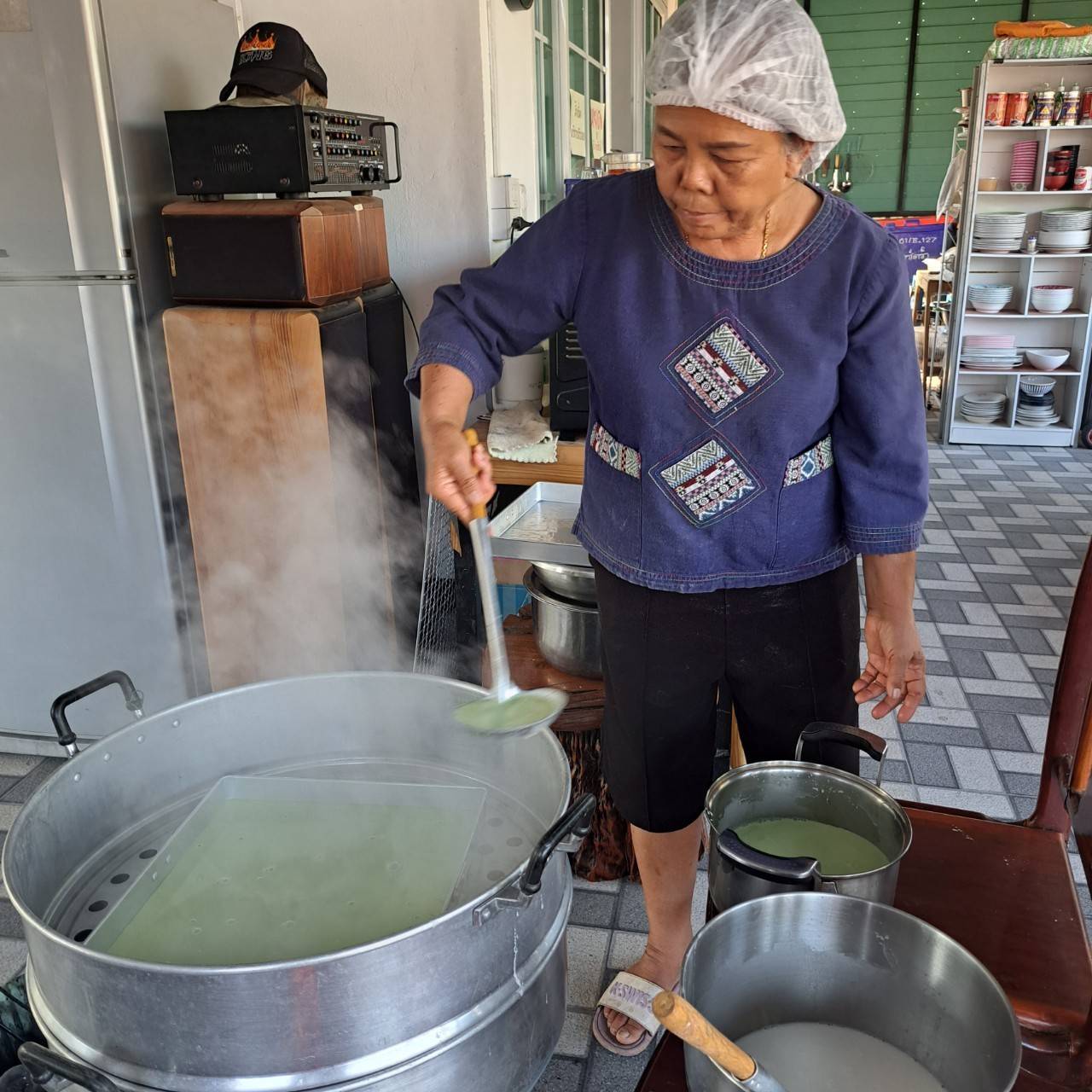 พัฒนาชุมชนอำเภอศรีเชียงใหม่ ส่งเสริมกลุ่มทำขนมไทยบ้านโนนสง่าหมู่ 7  า